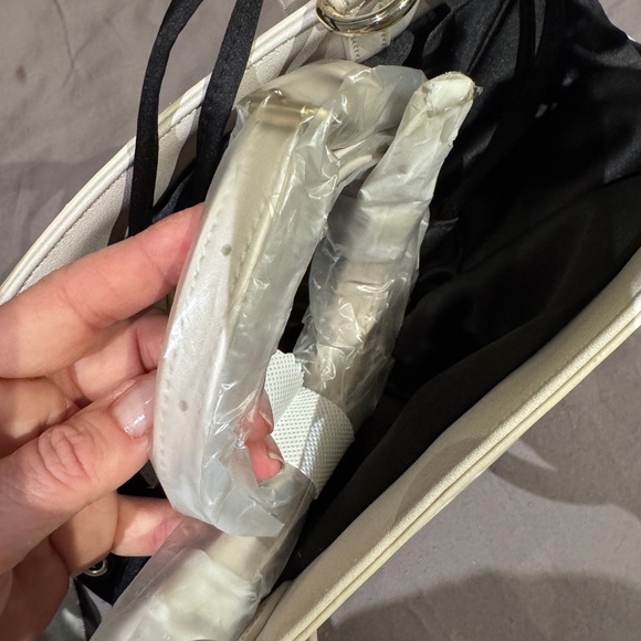 Love Moschino Cream Satchel - Picture 14 of 16